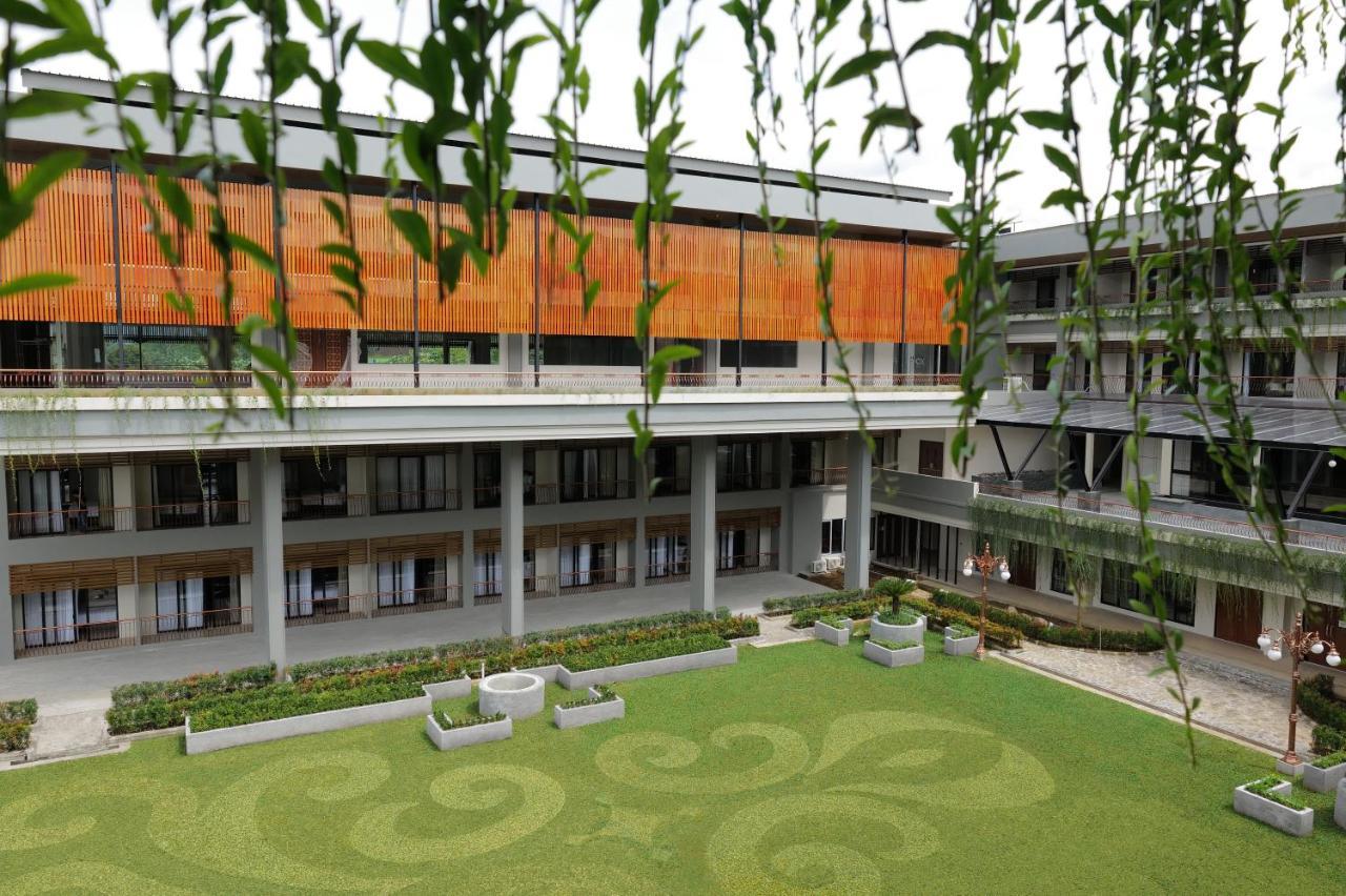 Fox Harris Hotel & Convention Banjarnegara Bagian luar foto